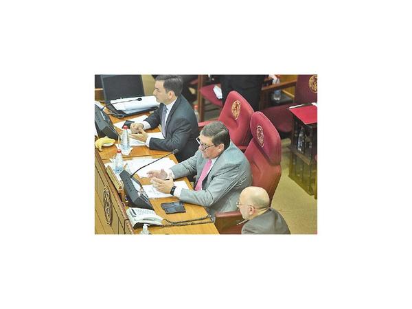 Titular del Congreso insiste en que Efraín quebró el PLRA