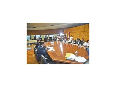Diputados definen hoy si se interviene gestión de Gómez