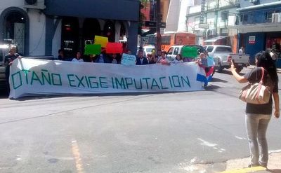 Ante cajoneo, protesta - Judiciales y Policiales - ABC Color