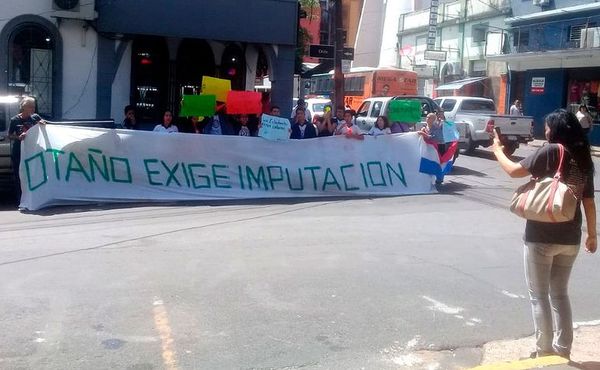 Ante cajoneo, protesta - Judiciales y Policiales - ABC Color