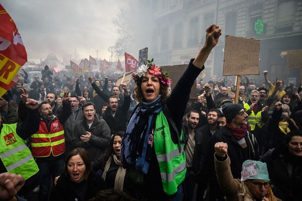 “¡No hay marcha atrás!”, gritan las calles a E. Macron en Francia
