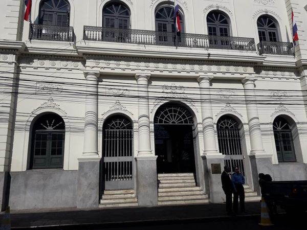Diplomáticos, en contra de “hurreros” en consulados - Nacionales - ABC Color