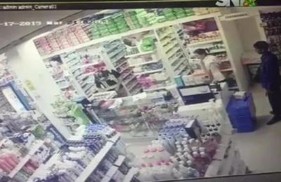 Solitario delincuente asaltó una farmacia frente al Hospital San Pablo - SNT