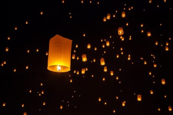 Proponen iluminar las fiestas sin pirotecnia