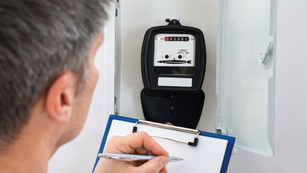Medidores baratos salen caros a la gente