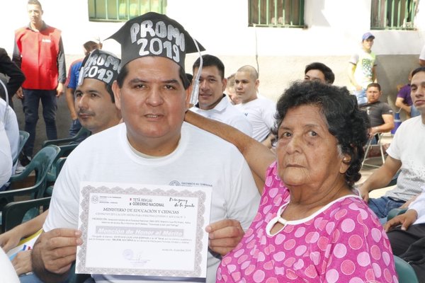 Unos 649 internos culminaron sus estudios dentro de penitenciarías