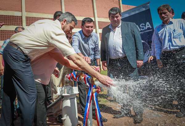 Pobladores de Itapé acceden a viviendas, agua potable y aportes sociales | .::Agencia IP::.