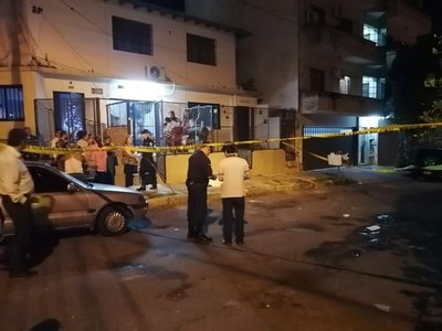 Un señor murió en su vereda tras discutir con su familia