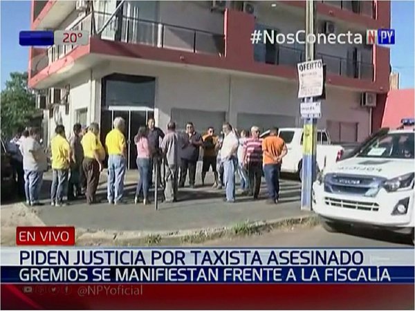Taxistas piden justicia frente a Fiscalía por crimen de su compañero