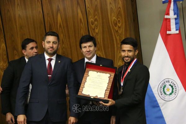 Derlis Ayala pidió a Diputados que mojen la camiseta por el país
