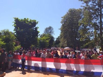 Pobladores de Fulgencio Yegros se oponen a traslado de niño a Uruguay