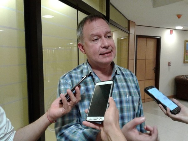 Cannabis medicinal: decreto que reglamenta hasta cinco laboratorios es inconstitucional, dice senador