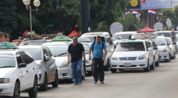 Llegada de Uber en CDE es ilegal, según taxista