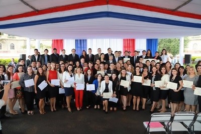 Becal proyecta otorgar 450 becas en el 2020. Inversión estimada es de US$ 13 millones - ADN Paraguayo