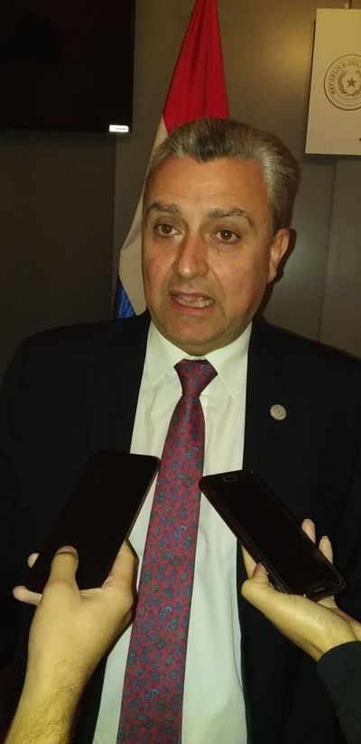Villamayor trata de “pobre intelectual” a Peña por criticar doble aguinaldo en Hacienda - Nacionales - ABC Color