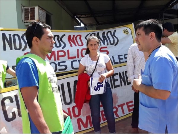 Médico recrimina a manifestantes por trato de "criminal"