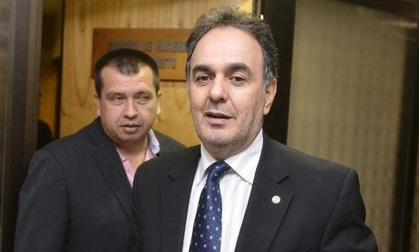 Monges afirma haber dado una lección a Riera