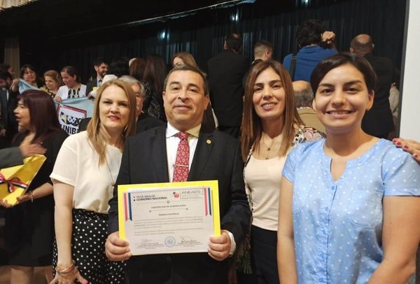 Carrera de Kinesiología y fisioterapia de la UNA recibió acreditación de ANEAES | San Lorenzo Py