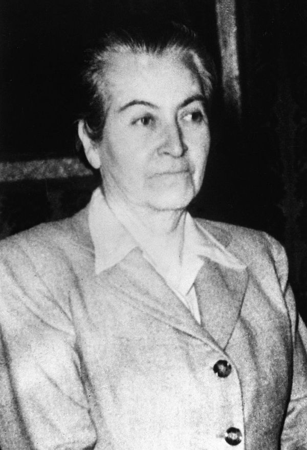 Antología de Gabriela Mistral es ahora una realidad en idioma guaraní - .::RADIO NACIONAL::.