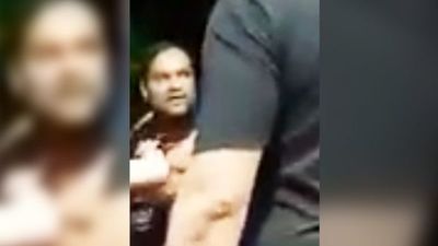 Hombre tomó del cabello a su expareja y la abofeteó en plena calle - Nacionales - ABC Color