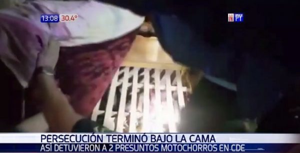 Capturan a motochorro debajo de una cama