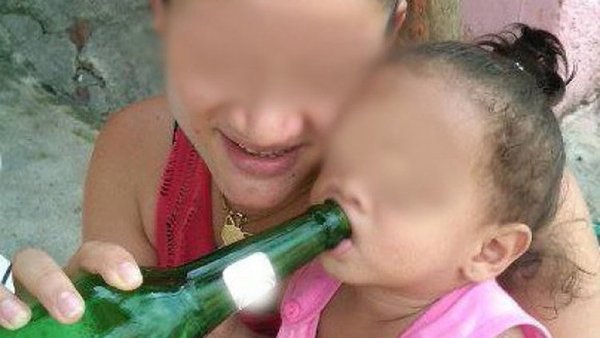 Condenan a madre que obligó a beber alcohol a sus hijas | Noticias Paraguay