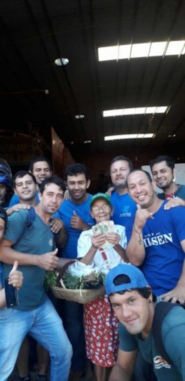 Con vaquita hicieron aguinaldo para yuyera de 84 años | Noticias Paraguay