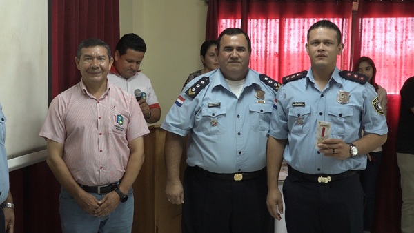 Distinguen a policías y personas que colaboran con la seguridad en el Chaco