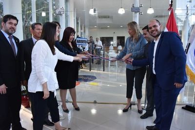 UNA inaugura espacio de oportunidades profesionales y personales - Nacionales - ABC Color