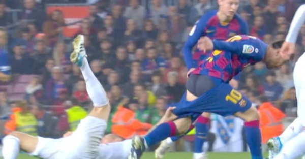 Messi se quedó en “bolas” en derby español