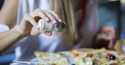 En Limpio “limpiaron” la sal de la mesa hína