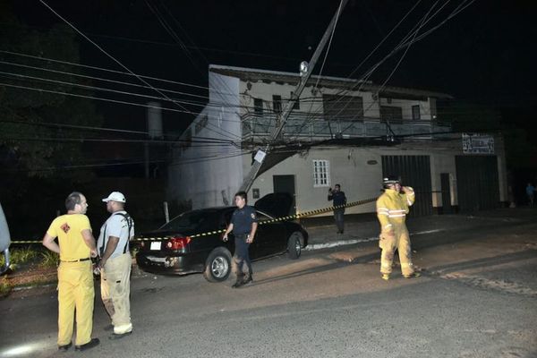 Tras piruetas, chocaron por columna y dejaron sin luz parte de Fernando - Nacionales - ABC Color