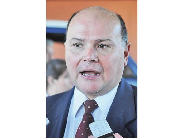 Abdo formaliza nombramiento de ex concejal en Ambiente
