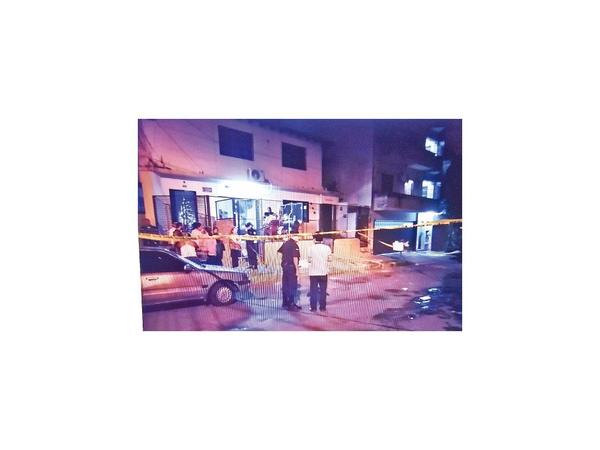 Hombre muere frente a su vivienda de forma llamativa