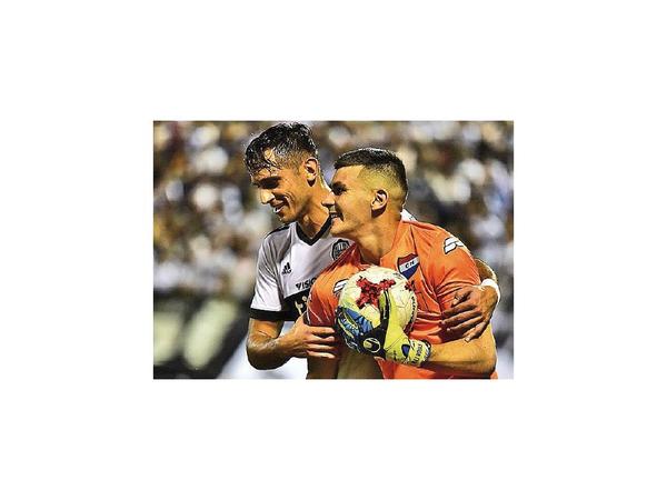 Oficializan a Recalde, van por Santi Rojas
