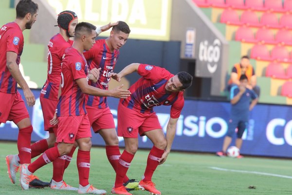 Cerro: El DT y las deudas