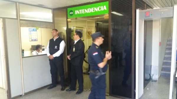 Allanan oficinas de Gabinete y Recursos Humanos de la Municipalidad de Asunción » Ñanduti