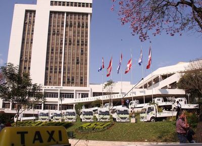 Fiscalía allana Municipalidad de Asunción tras denuncia por coima y soborno