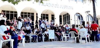 Sindicalistas instan a funcionarios judiciales a no ir a trabajar en vísperas de Navidad y Año Nuevo - Nacionales - ABC Color