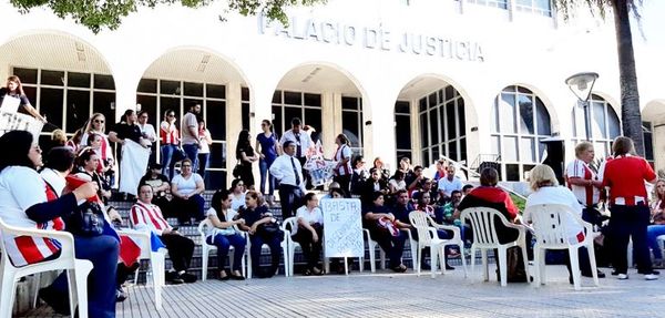 Sindicalistas instan a funcionarios judiciales a no ir a trabajar en vísperas de Navidad y Año Nuevo - Nacionales - ABC Color