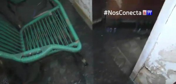 Inmersos en la cloaca, así viven vecinos de Fernando de la Mora | Noticias Paraguay