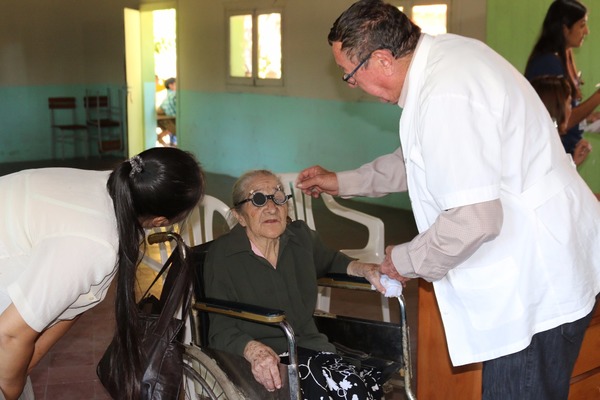 Llevan asistencia en salud a 600 habitantes de Laureles, Ñeembucú