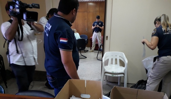 Allanan Municipalidad de Asunción: cohecho, coacción y tráfico de influencias dice la denuncia de la Fiscalía - ADN Paraguayo