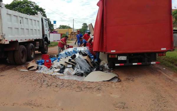 Enorme bache causa considerable pérdida a repartidor de bebidas | Radio Regional 660 AM