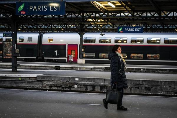 Francia, al borde de un ataque de nervios por la huelga de los transportes | .::Agencia IP::.