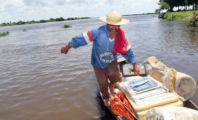 Ñeembucú: Gobierno asiste a pescadores y a entrega becas a jóvenes