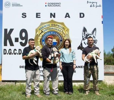 ENCARNACENA DONA CACHORROS PARA LA BRIGADA DE LA SENAD