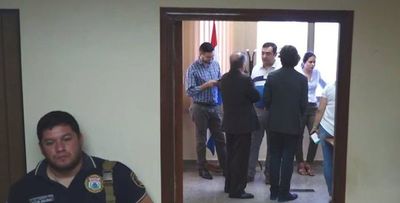 Jefes de Gabinete y RR.HH. de comuna asuncena ponen cargos a disposición