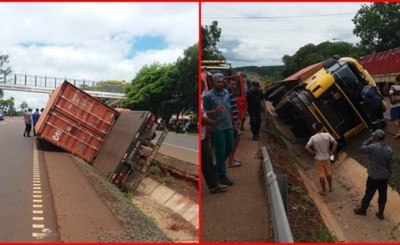 Pierde el control y cae a la cuneta