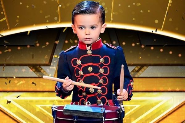 ¡El ganador más joven! Tamborilero de tres añitos gana competencia en España